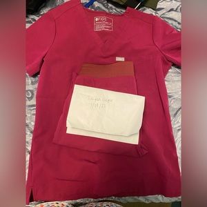 Figs dark magenta set